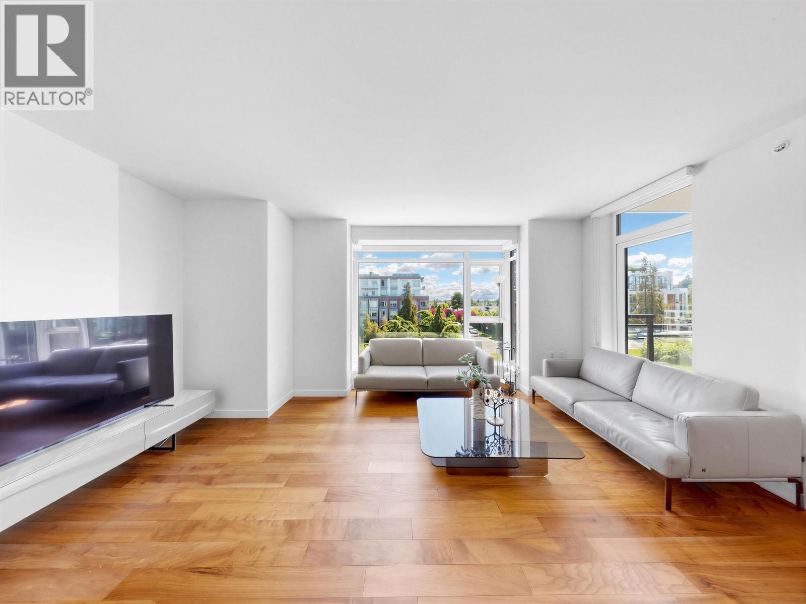 402 4189 CAMBIE STREET