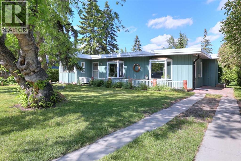 8908 33 Avenue Nw, Calgary, Alberta  T3B 1M6 - Photo 1 - A2317007