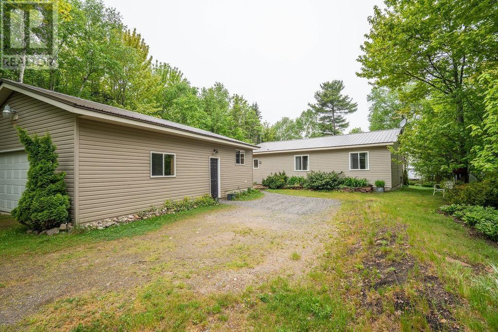 1088 Four Seasons Dr, Sault Ste. Marie, Ontario  P0S 1E0 - Photo 2 - SM261401