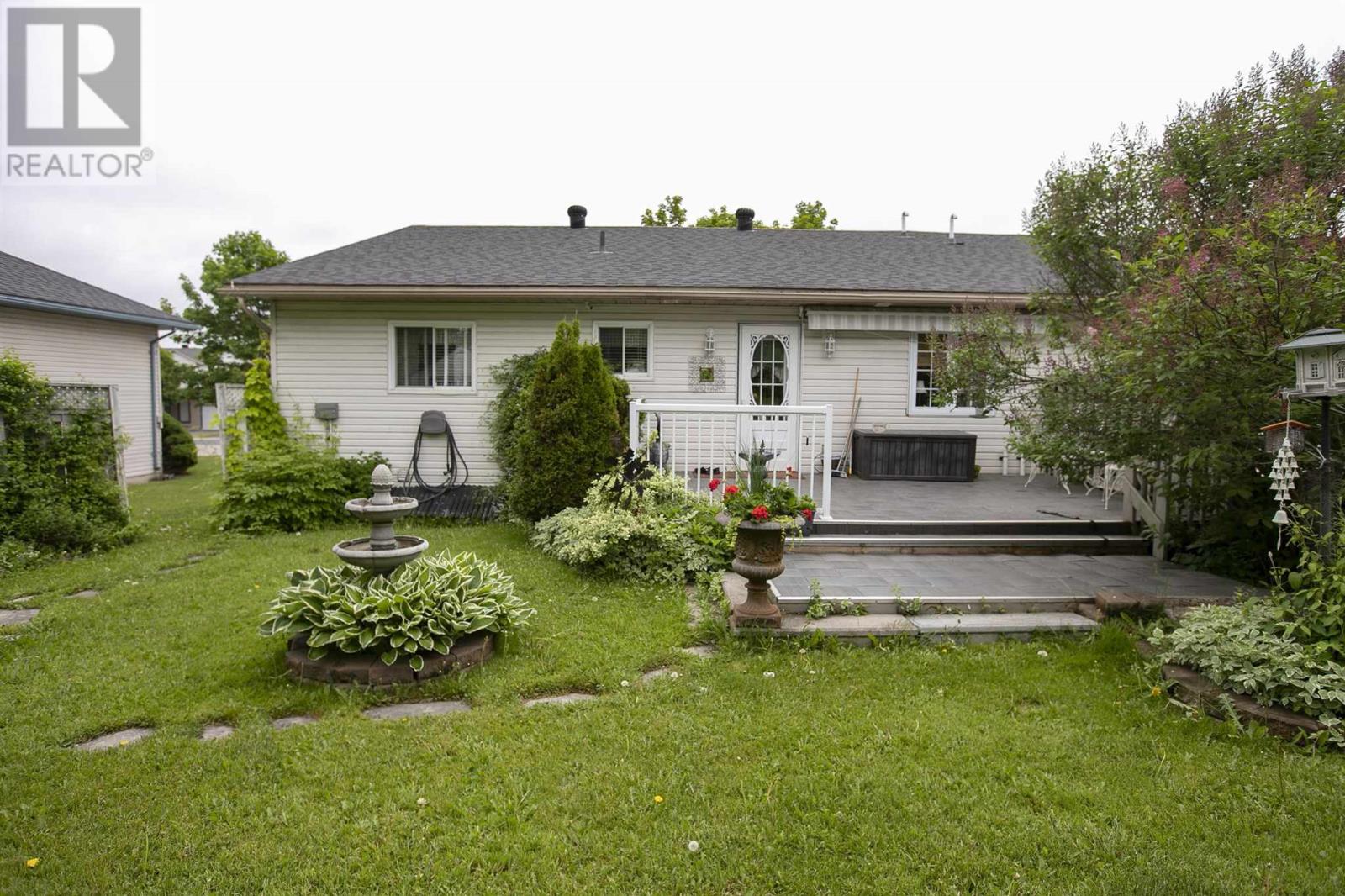855 Lake St, Sault Ste. Marie, Ontario  P6B 6K2 - Photo 9 - SM261404