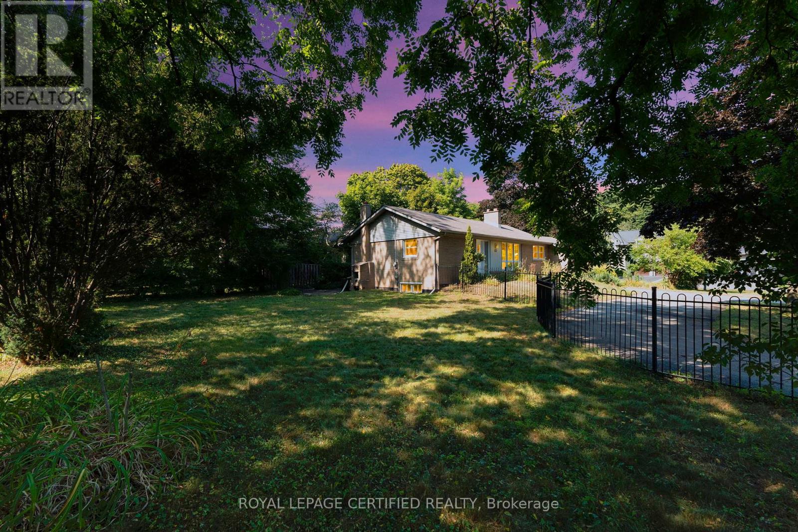122 SELGROVE CRESCENT, Oakville, Ontario