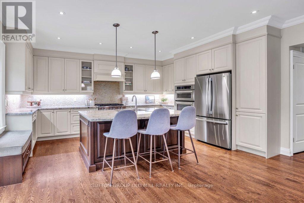 38 Edgemore Drive, Toronto, Ontario  M8Y 2N3 - Photo 13 - W13432944