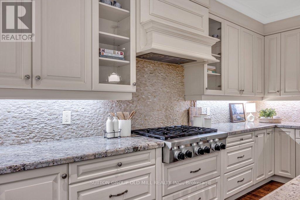 38 Edgemore Drive, Toronto, Ontario  M8Y 2N3 - Photo 14 - W13432944