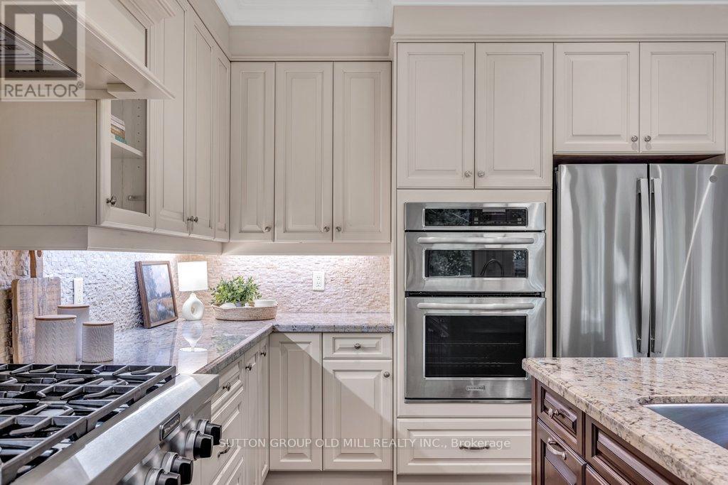 38 Edgemore Drive, Toronto, Ontario  M8Y 2N3 - Photo 15 - W13432944