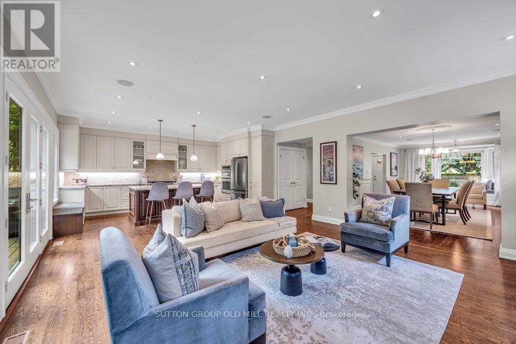 38 Edgemore Drive, Toronto, Ontario  M8Y 2N3 - Photo 19 - W13432944