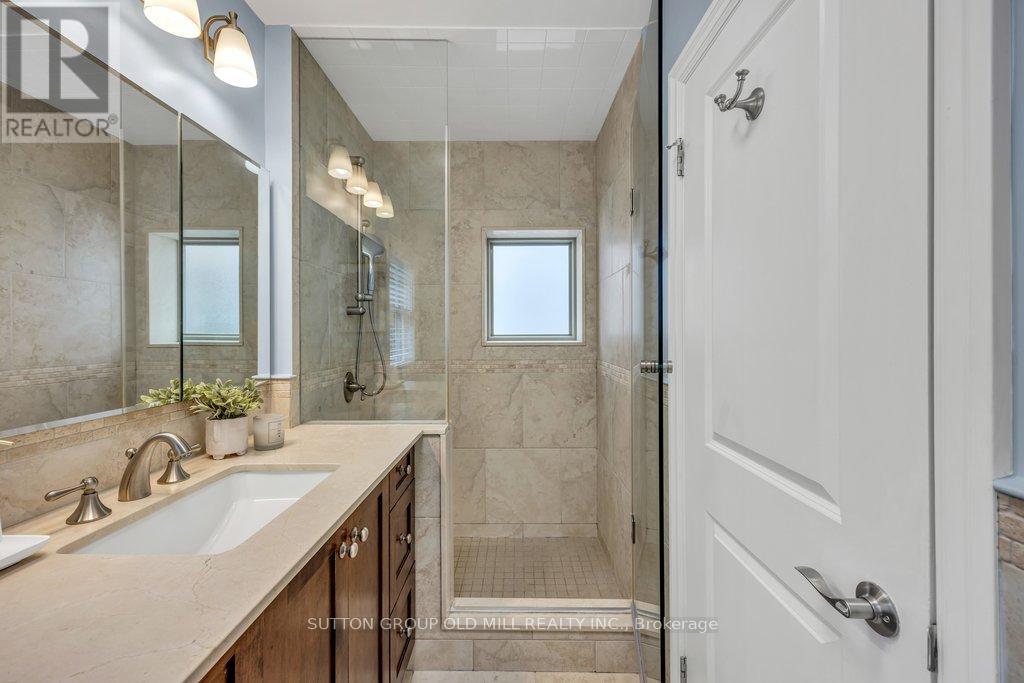 38 Edgemore Drive, Toronto, Ontario  M8Y 2N3 - Photo 26 - W13432944