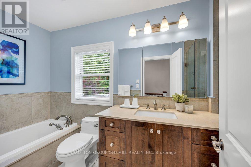 38 Edgemore Drive, Toronto, Ontario  M8Y 2N3 - Photo 27 - W13432944