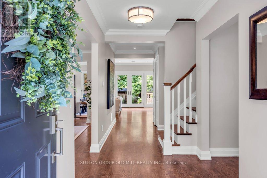 38 Edgemore Drive, Toronto, Ontario  M8Y 2N3 - Photo 3 - W13432944