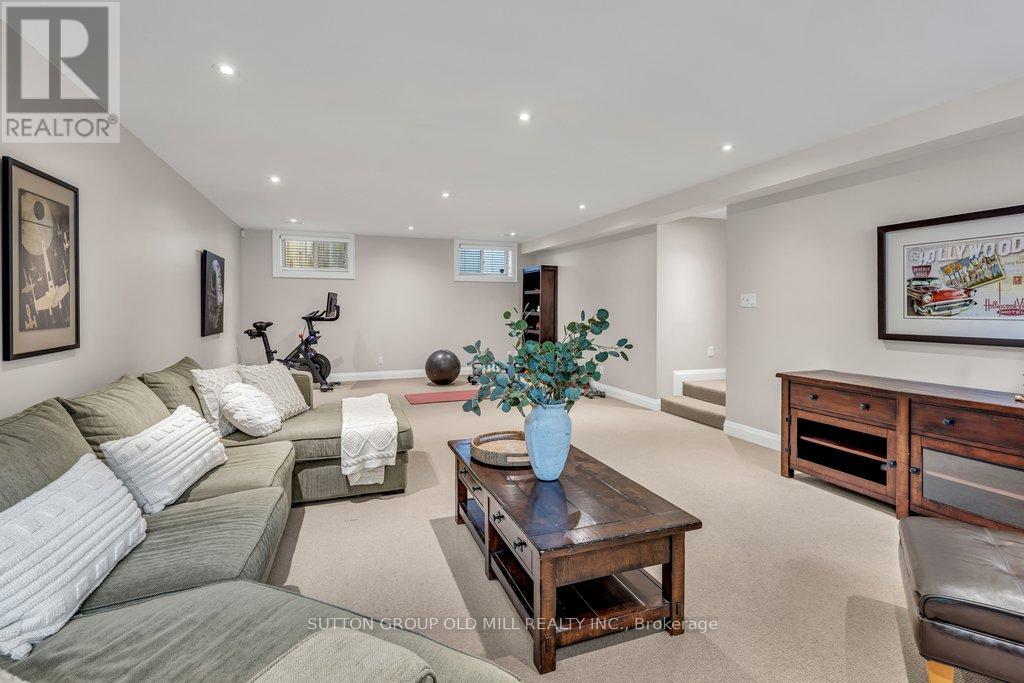 38 Edgemore Drive, Toronto, Ontario  M8Y 2N3 - Photo 32 - W13432944