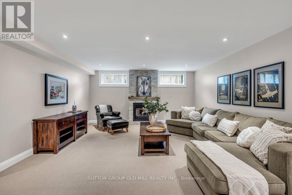 38 Edgemore Drive, Toronto, Ontario  M8Y 2N3 - Photo 33 - W13432944