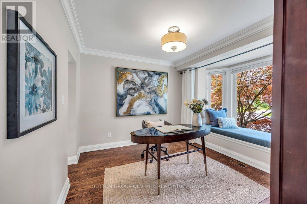 38 Edgemore Drive, Toronto, Ontario  M8Y 2N3 - Photo 4 - W13432944