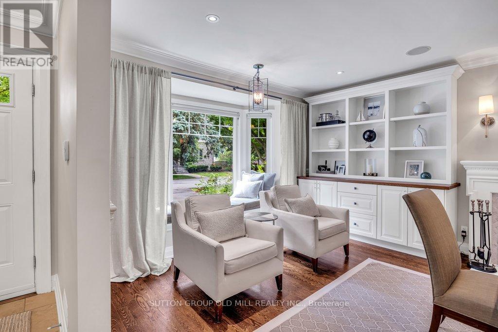38 Edgemore Drive, Toronto, Ontario  M8Y 2N3 - Photo 6 - W13432944