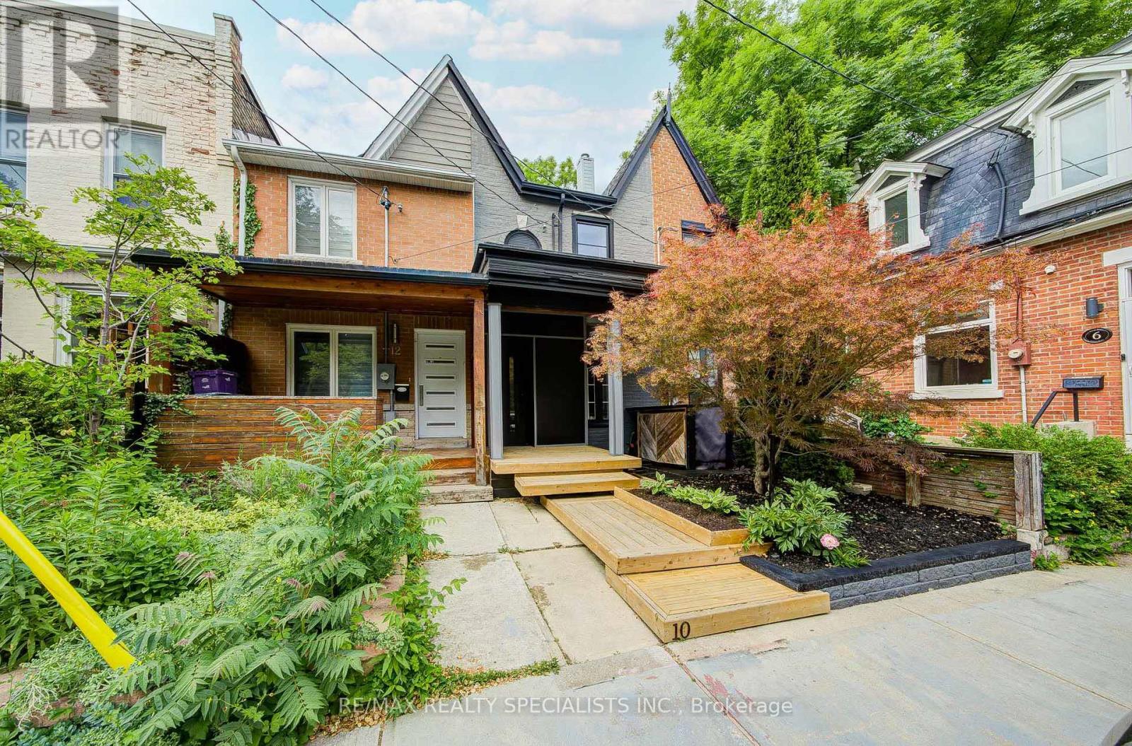10 SAUNDERS AVENUE, Toronto, Ontario