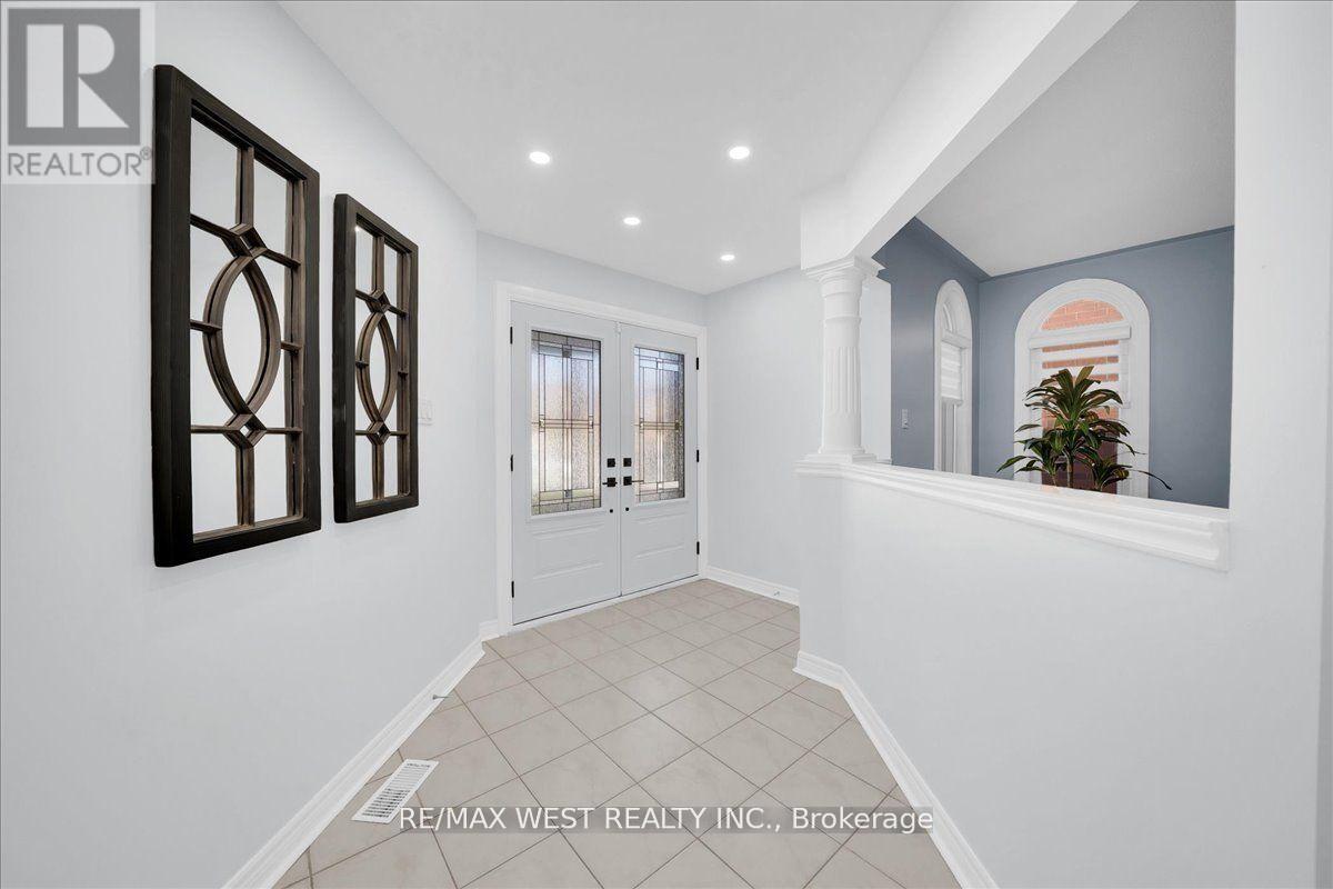 26 Country Stroll Crescent, Caledon, Ontario  L7E 2H3 - Photo 6 - W13433106