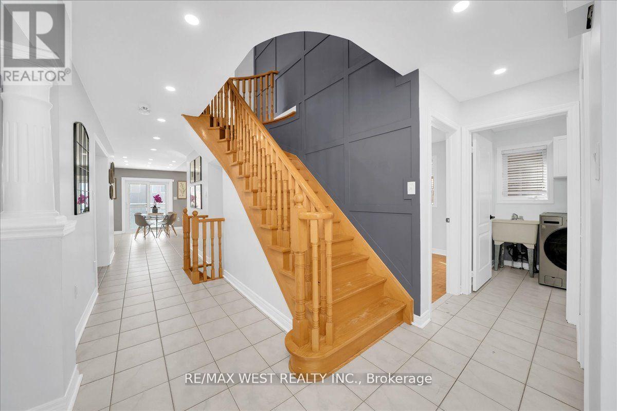 26 Country Stroll Crescent, Caledon, Ontario  L7E 2H3 - Photo 7 - W13433106