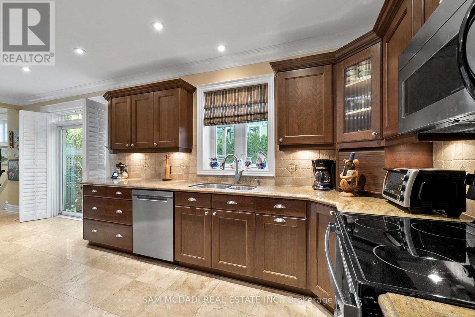 1522 Glenhill Crescent, Mississauga, Ontario  L5H 3C5 - Photo 10 - W13433110