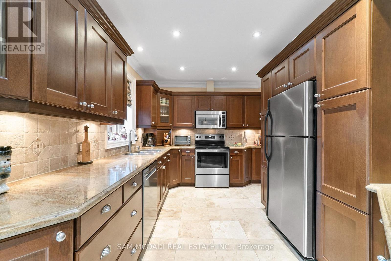 1522 Glenhill Crescent, Mississauga, Ontario  L5H 3C5 - Photo 9 - W13433110