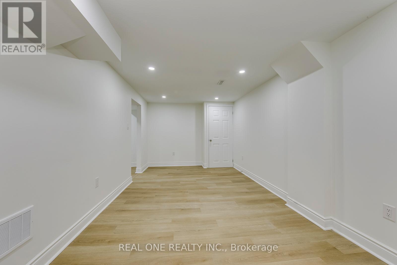 Basement Apartment - 655 Paragon Place E, Mississauga, Ontario  L5B 2Z6 - Photo 10 - W13433140