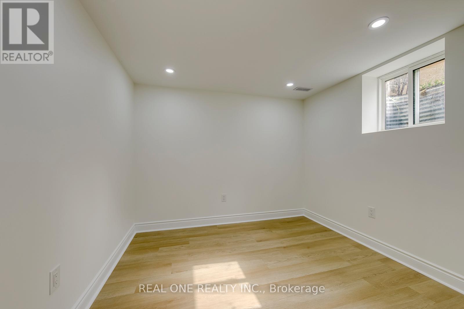 Basement Apartment - 655 Paragon Place E, Mississauga, Ontario  L5B 2Z6 - Photo 11 - W13433140