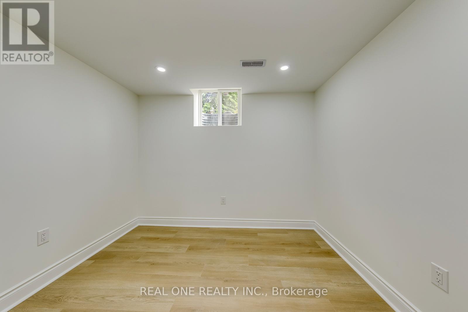 Basement Apartment - 655 Paragon Place E, Mississauga, Ontario  L5B 2Z6 - Photo 13 - W13433140