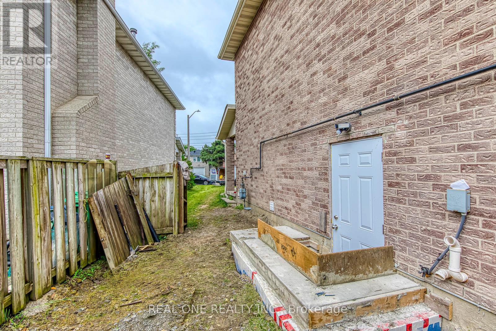 Basement Apartment - 655 Paragon Place E, Mississauga, Ontario  L5B 2Z6 - Photo 18 - W13433140