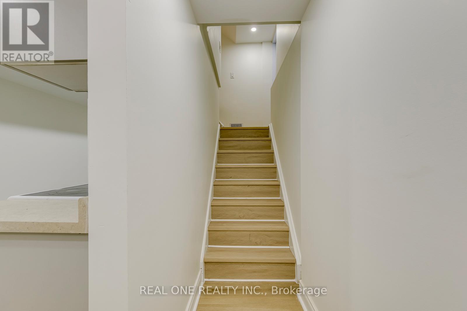 Basement Apartment - 655 Paragon Place E, Mississauga, Ontario  L5B 2Z6 - Photo 3 - W13433140