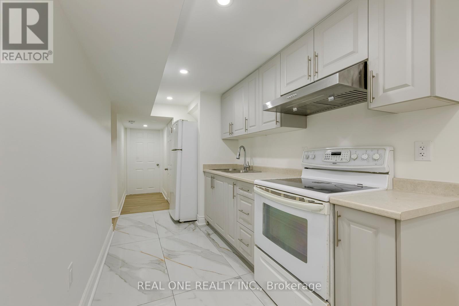 Basement Apartment - 655 Paragon Place E, Mississauga, Ontario  L5B 2Z6 - Photo 5 - W13433140