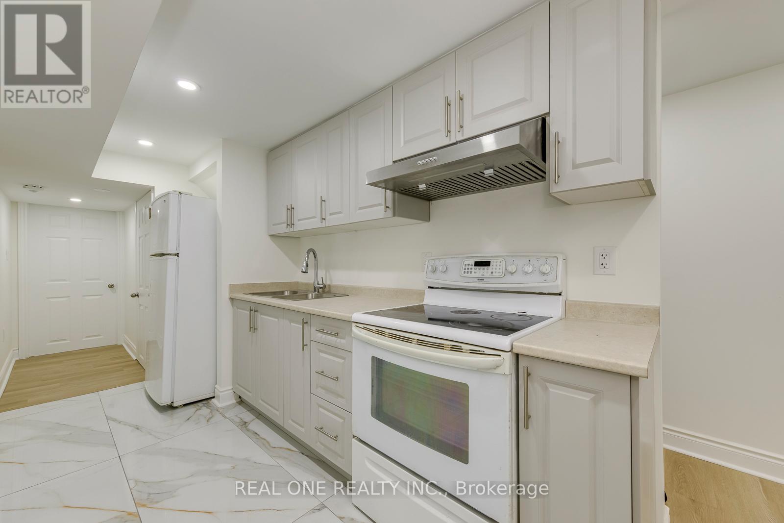 Basement Apartment - 655 Paragon Place E, Mississauga, Ontario  L5B 2Z6 - Photo 6 - W13433140