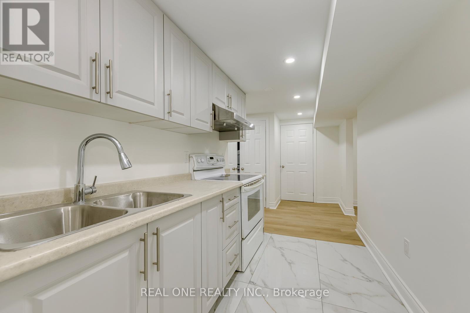 Basement Apartment - 655 Paragon Place E, Mississauga, Ontario  L5B 2Z6 - Photo 7 - W13433140