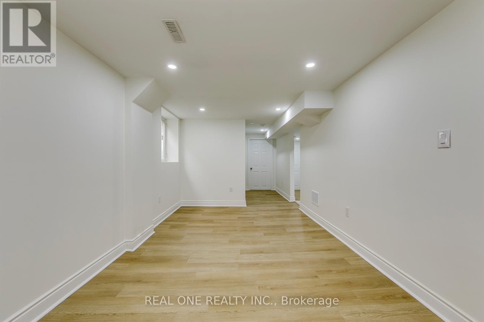 Basement Apartment - 655 Paragon Place E, Mississauga, Ontario  L5B 2Z6 - Photo 8 - W13433140