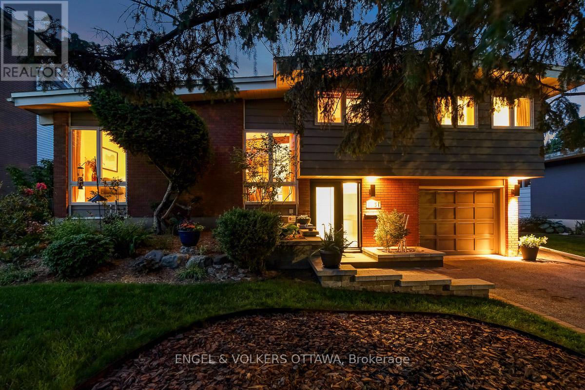 1131 Cameo Drive, Ottawa, Ontario  K2C 1Y6 - Photo 2 - X13433150