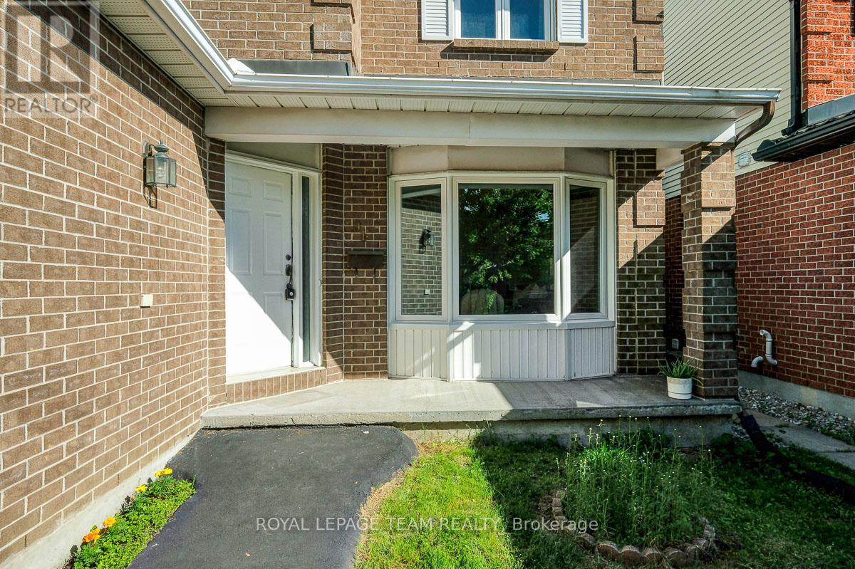 91 Dossetter Way, Ottawa, Ontario  K1G 4S6 - Photo 2 - X13433356