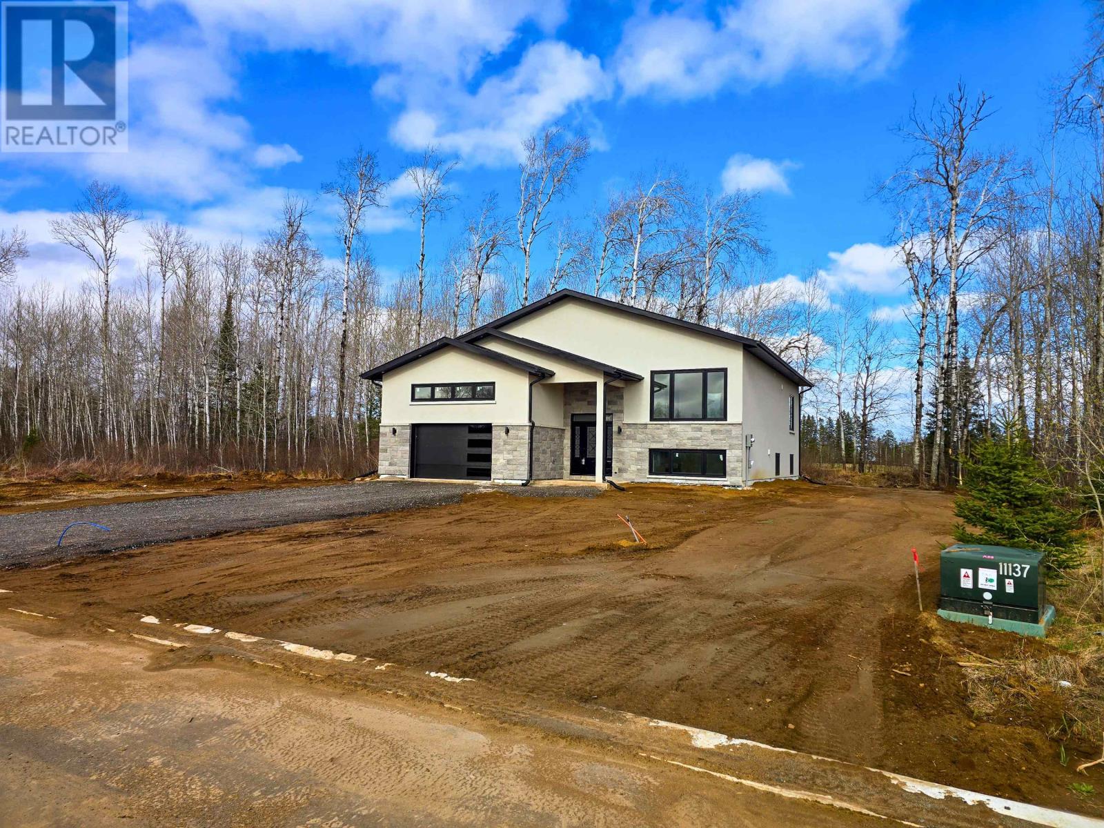 3435 King George's Park Dr., Thunder Bay, Ontario  P7K 1K8 - Photo 1 - TB2601467