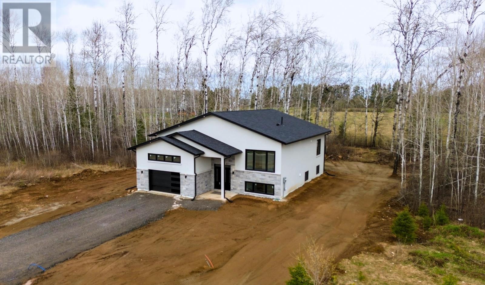 3435 King George's Park Dr., Thunder Bay, Ontario  P7K 1K8 - Photo 2 - TB2601467