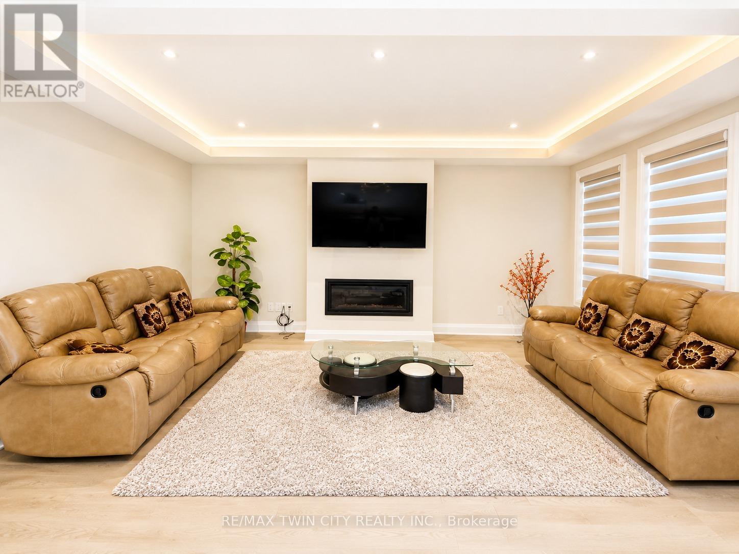 514 Bridgemill Crescent, Kitchener, Ontario  N2A 0A3 - Photo 4 - X13432926