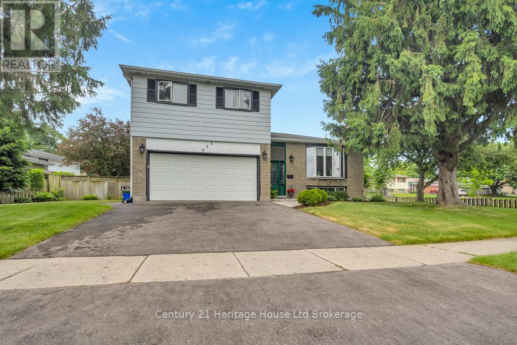 233 DIEFENBAKER DRIVE, Woodstock, Ontario