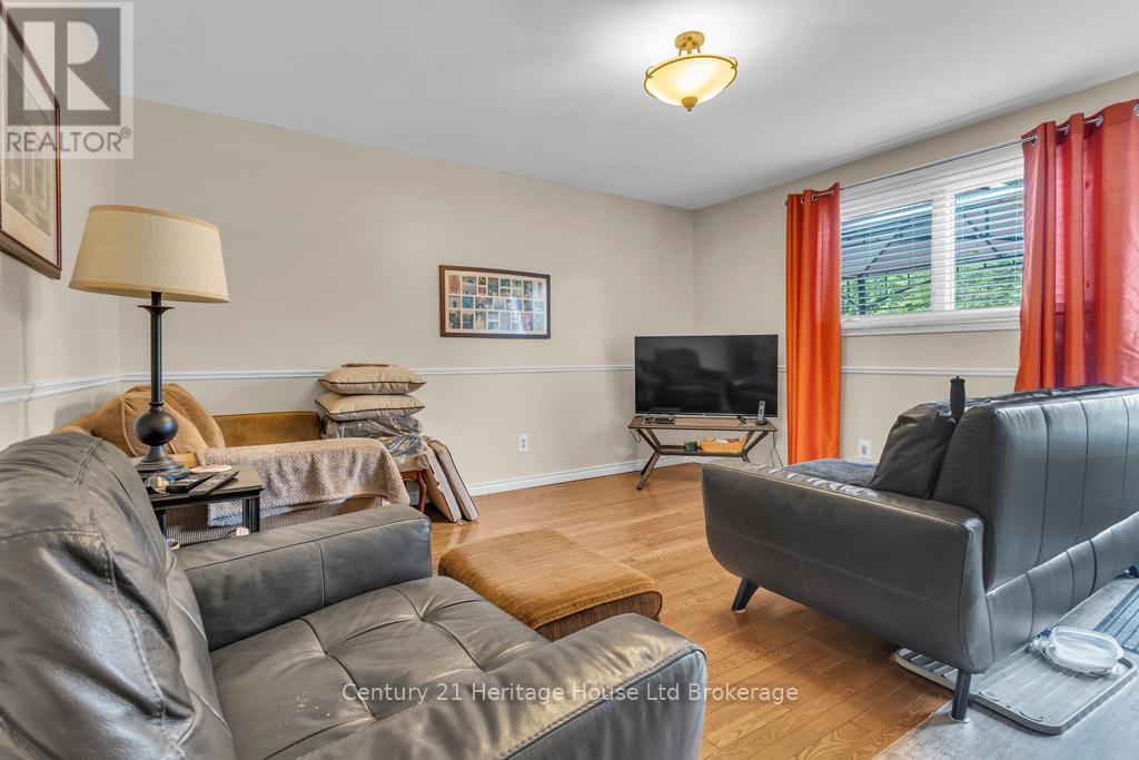233 Diefenbaker Drive, Woodstock, Ontario  N4S 8K1 - Photo 16 - X13433334