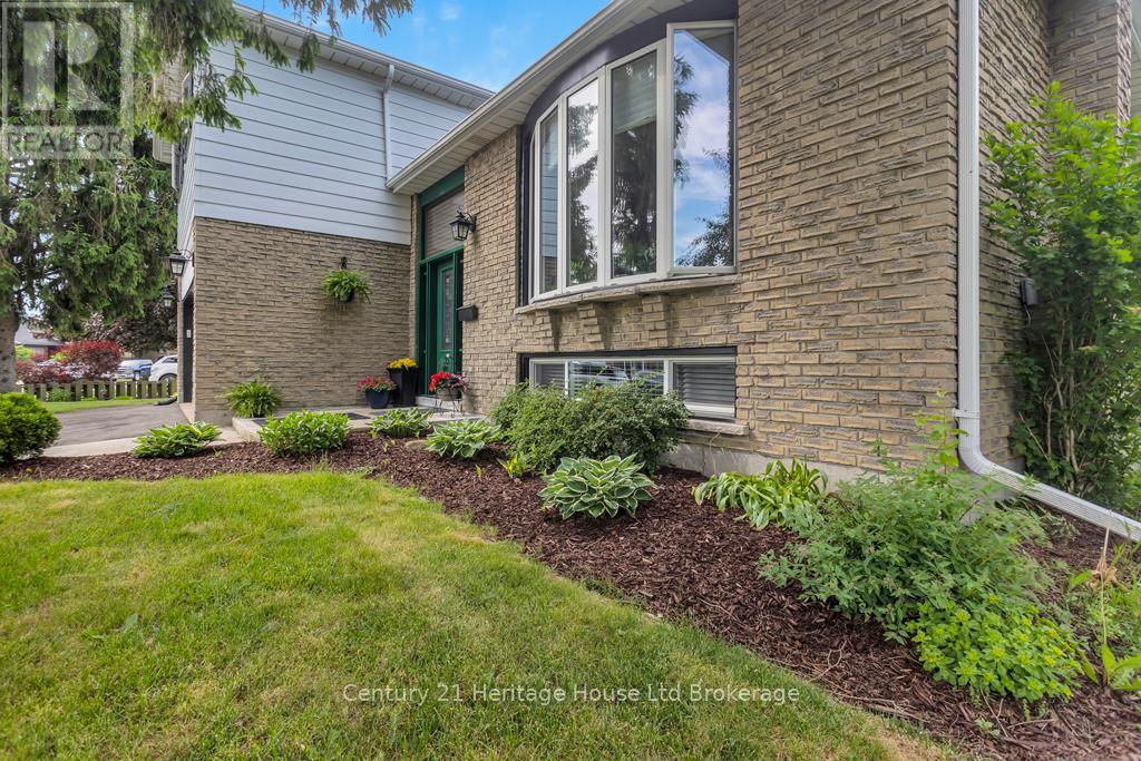 233 Diefenbaker Drive, Woodstock, Ontario  N4S 8K1 - Photo 4 - X13433334
