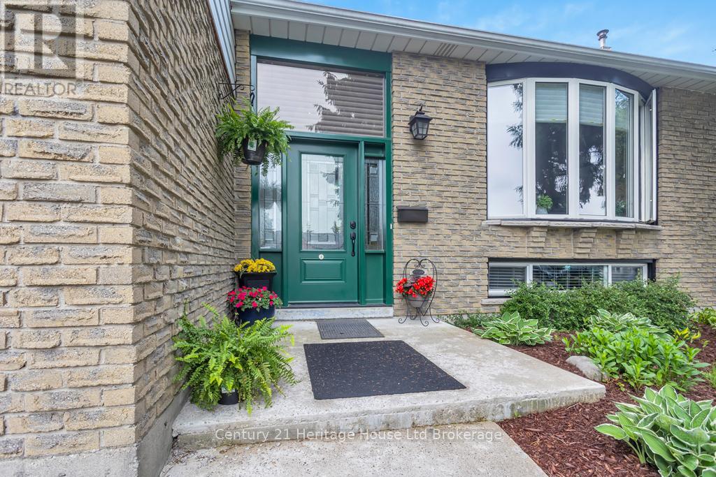 233 Diefenbaker Drive, Woodstock, Ontario  N4S 8K1 - Photo 5 - X13433334