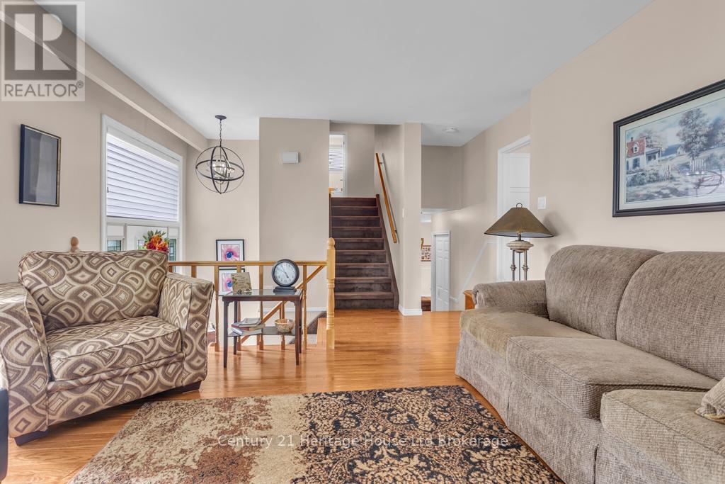 233 Diefenbaker Drive, Woodstock, Ontario  N4S 8K1 - Photo 9 - X13433334