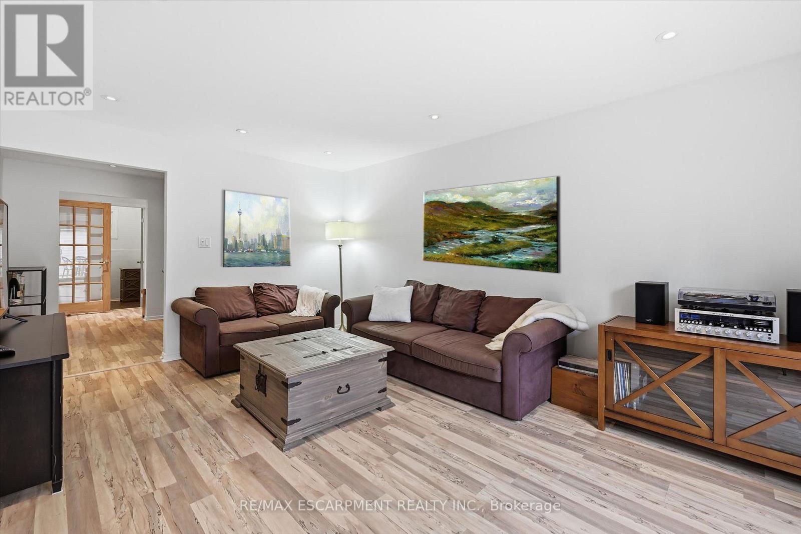 712 Auburn Crescent, Burlington, Ontario L7L 5B2 - Photo 5 - W13235490