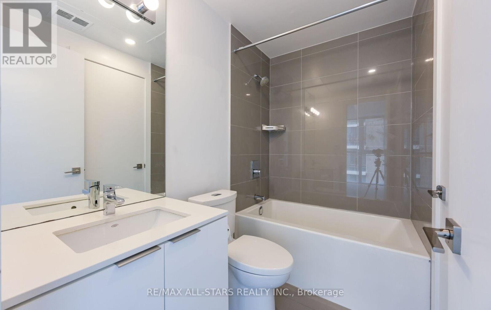 1001 - 609 Avenue Road, Toronto, Ontario  M4V 0B1 - Photo 10 - C12954482
