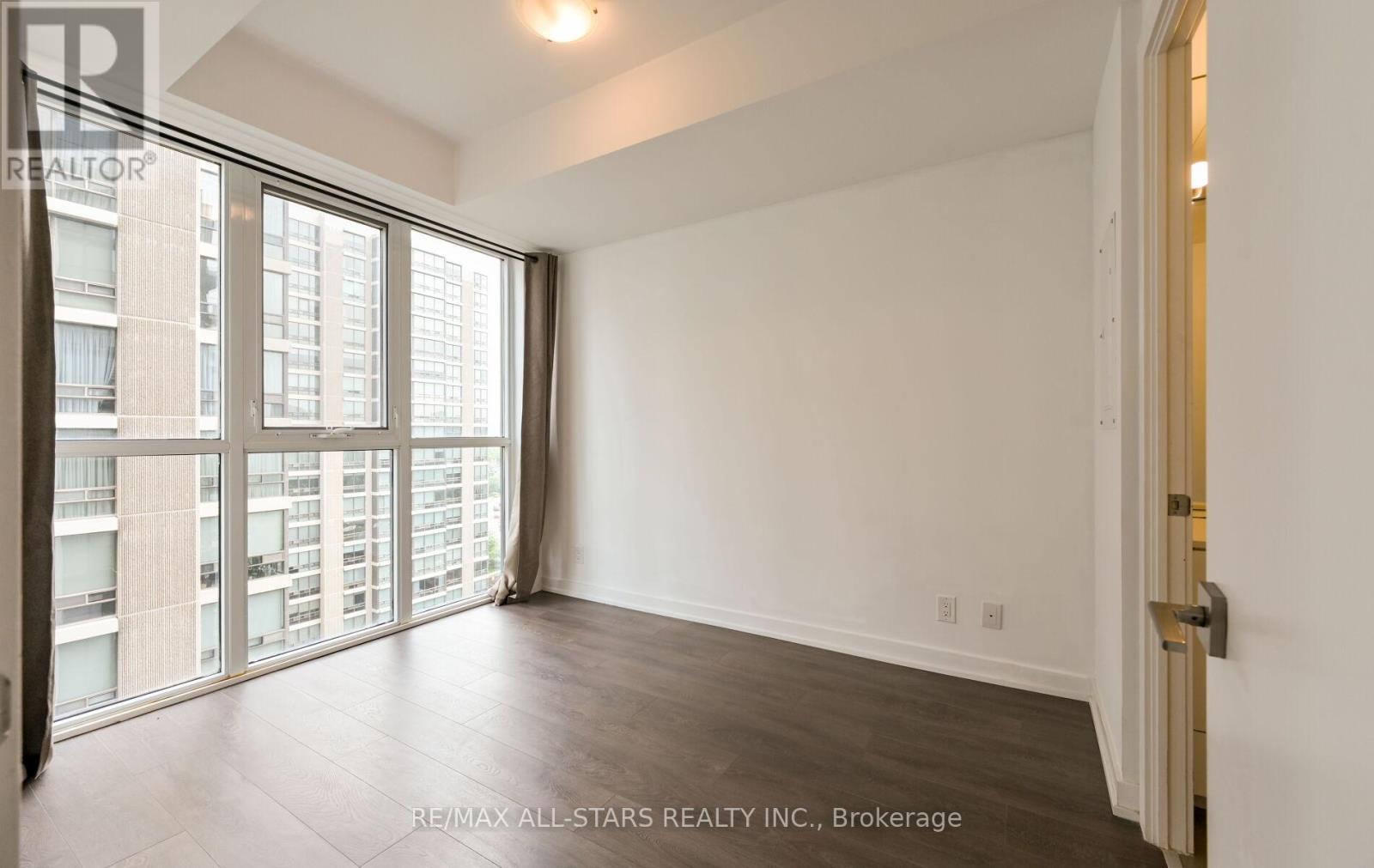 1001 - 609 Avenue Road, Toronto, Ontario  M4V 0B1 - Photo 8 - C12954482