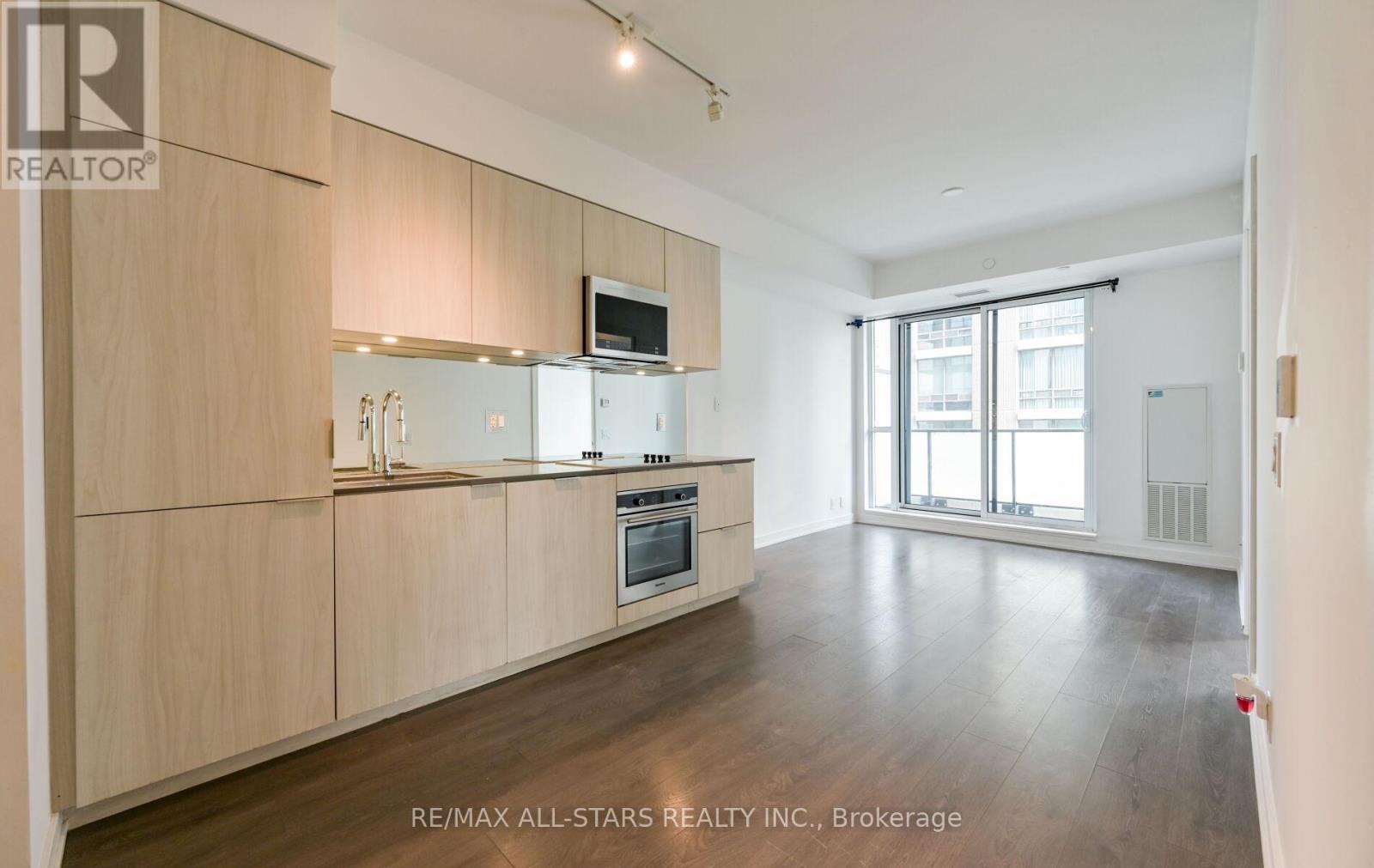 1001 - 609 Avenue Road, Toronto, Ontario  M4V 0B1 - Photo 4 - C12954482