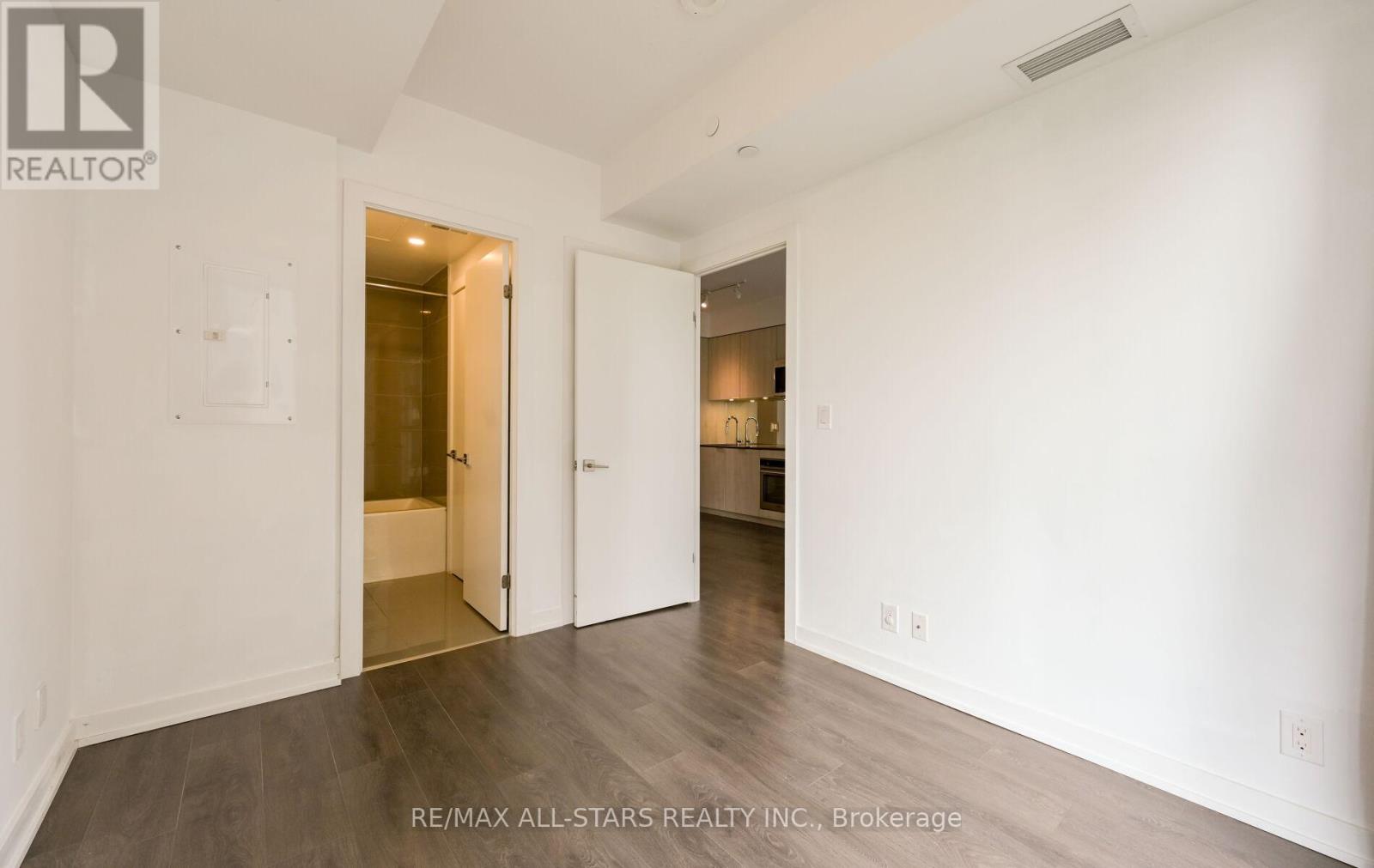 1001 - 609 Avenue Road, Toronto, Ontario  M4V 0B1 - Photo 9 - C12954482