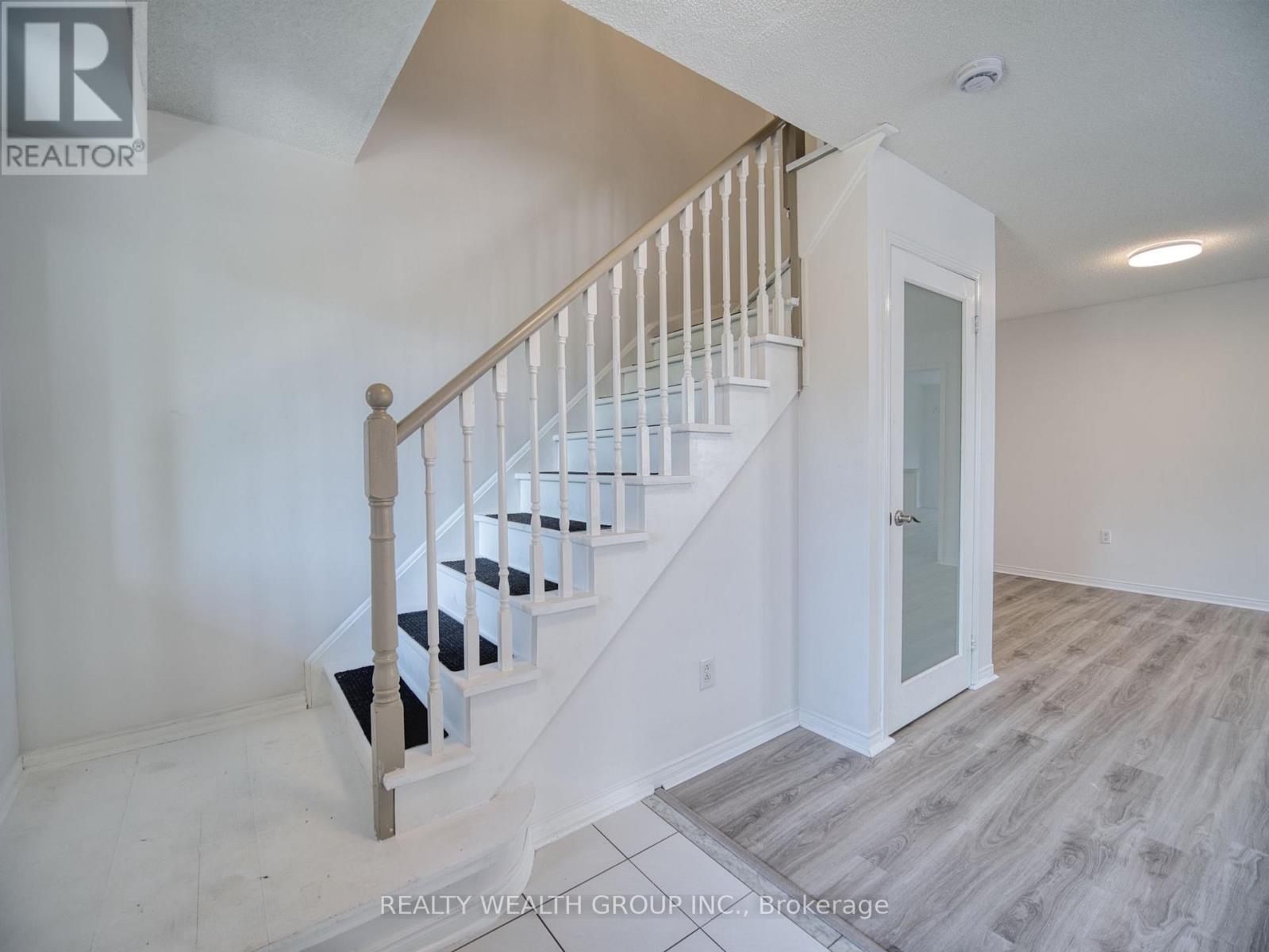 11 Birchcliffe Drive, Brampton, Ontario  L6Z 4T3 - Photo 4 - W13433246