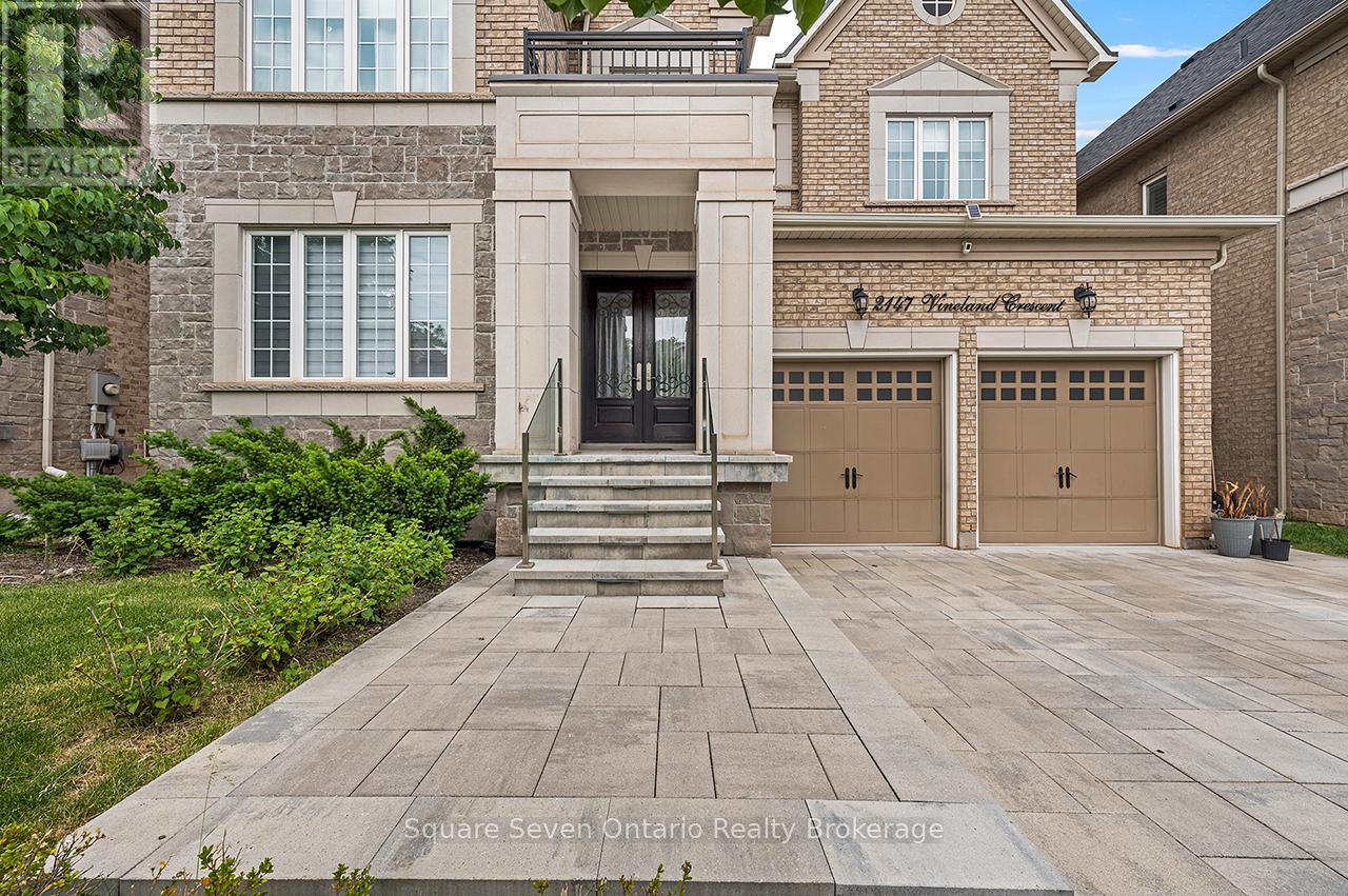 2147 Vineland Crescent, Oakville, Ontario  L6H 0J6 - Photo 2 - W13433270