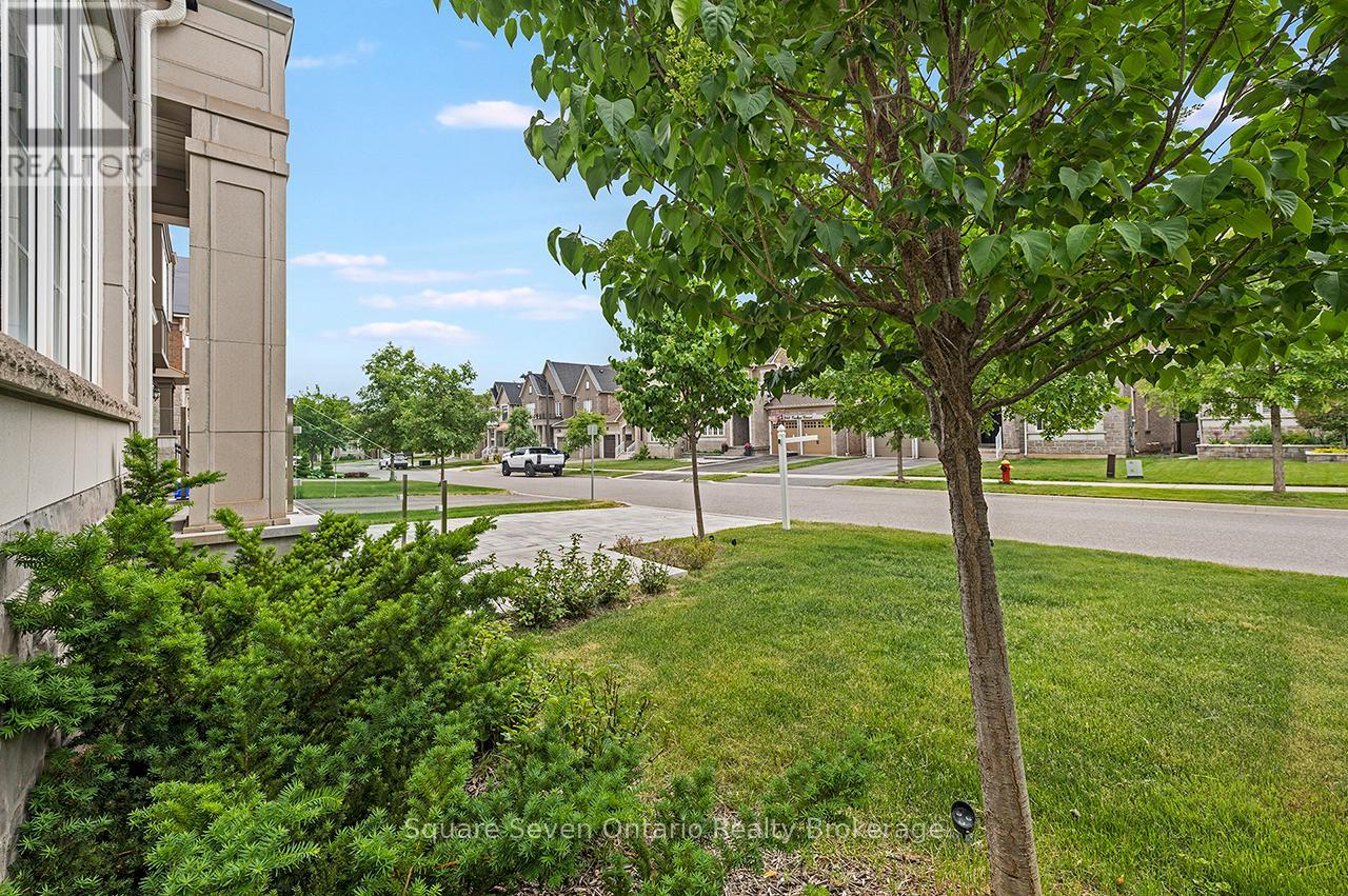2147 Vineland Crescent, Oakville, Ontario  L6H 0J6 - Photo 4 - W13433270