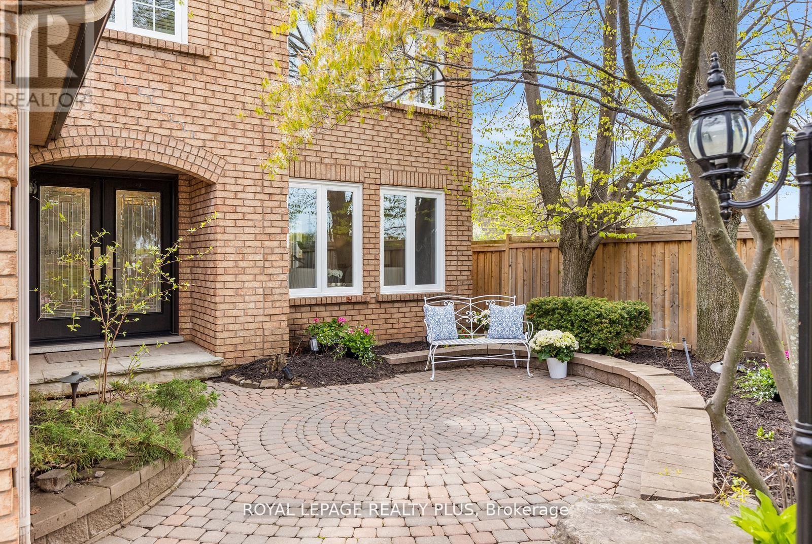 1504 Tanner Court, Oakville, Ontario  L6M 2Z3 - Photo 3 - W13433342