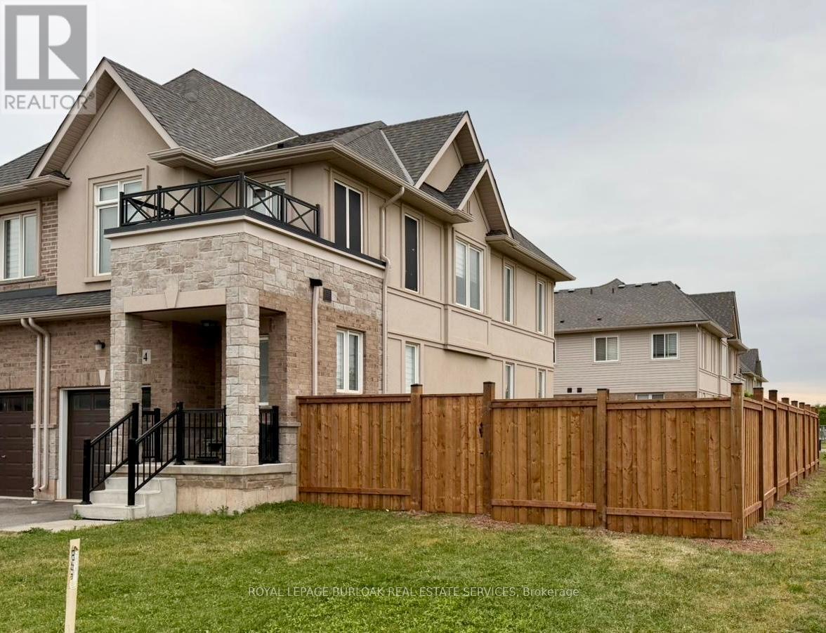 4 FOOTHILLS LANE, Hamilton, Ontario